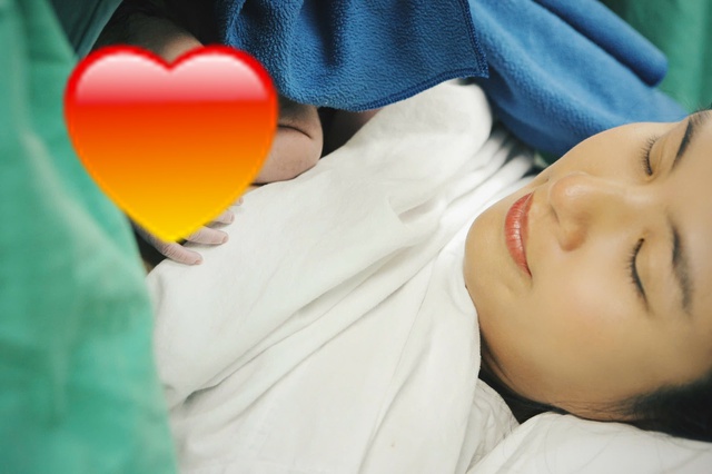 Hoa hậu Việt Nam vừa sinh con trai đầu lòng, không thể ngờ ngày em bé chào đời lại "định mệnh" thế này!- Ảnh 1.