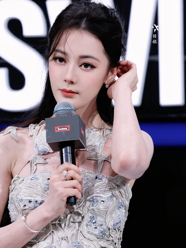 Ai đã khiến Địch Lệ Nhiệt Ba mặt mũi “biến dạng”, fan cũng không dám nhận?- Ảnh 2.