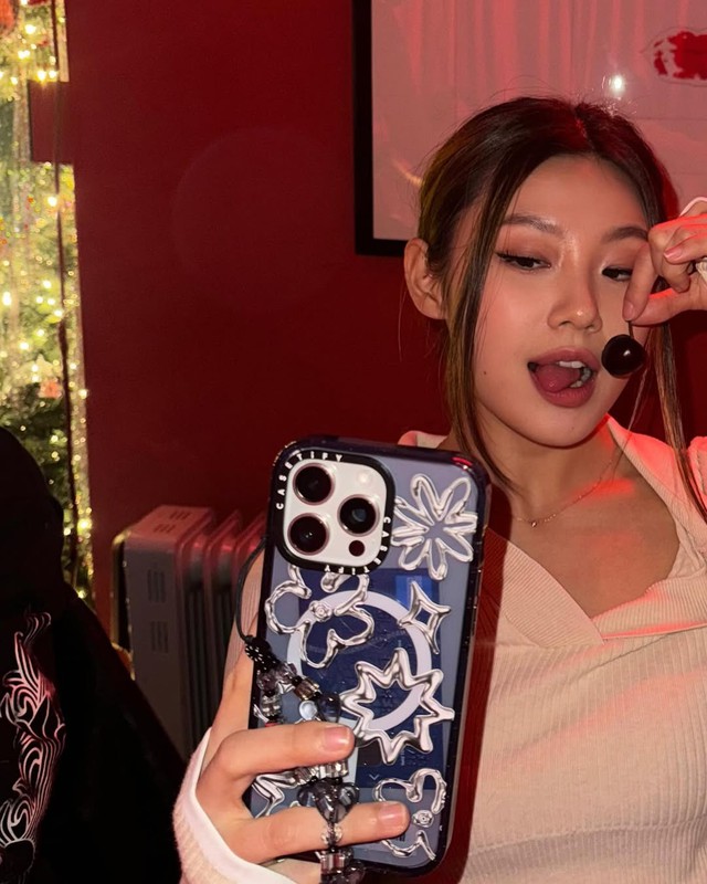 Tìm ra danh tính tình tin đồn của V (BTS), được lòng fan hơn cả Jennie?- Ảnh 4.
