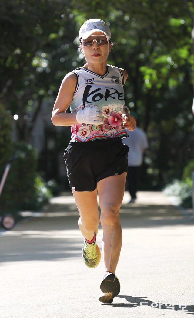 "Người phụ nữ thép" 62 tuổi và 113 lần chinh phục đường chạy marathon: "Tôi muốn chạy bộ đến khi nào còn có thể"- Ảnh 1.