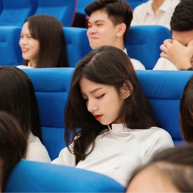 Cập nhật mới gây choáng của cô gái đẹp nhất NEU năm 2019, tiếng tăm sang tận Trung Quốc- Ảnh 1.