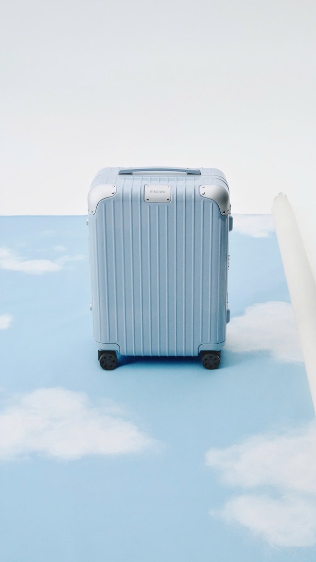 RIMOWA "vẽ áng mây trời" trong BST HYBRID cho mùa mới- Ảnh 3.