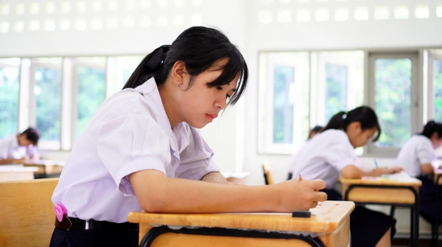 Giáo viên chủ nhiệm thừa nhận: 10 học sinh đứng đầu lớp, có tiềm năng hầu hết xuất thân từ 4 kiểu gia đình này!- Ảnh 1.