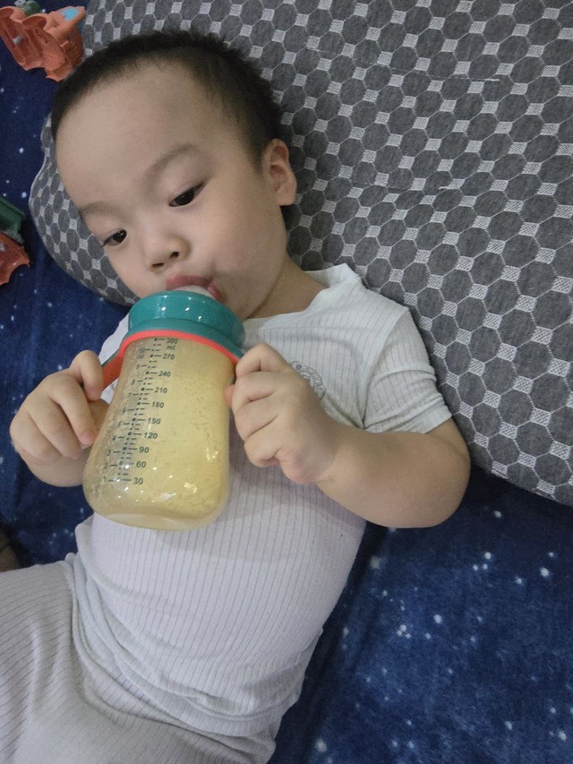 Chuyên gia dinh dưỡng giúp mẹ hiểu đúng thành phần trong sữa công thức và sữa tươi, để bé phát triển toàn diện- Ảnh 3.