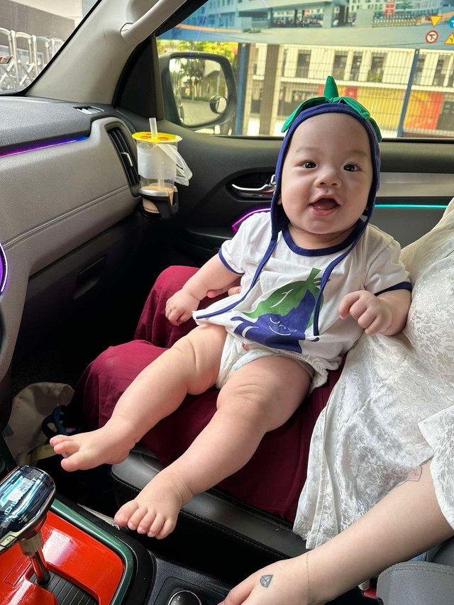Chuyên gia dinh dưỡng giúp mẹ hiểu đúng thành phần trong sữa công thức và sữa tươi, để bé phát triển toàn diện- Ảnh 1.
