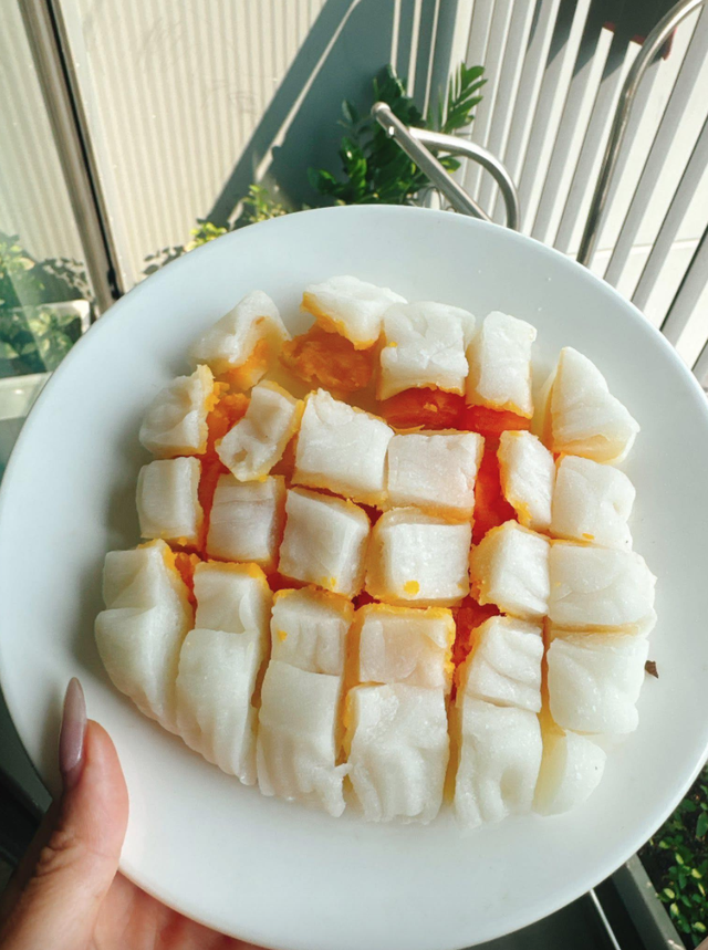 Bánh dẻo thành trung tâm "thị phi" mùa Trung thu: Từ loại cán dẹt 300k/chiếc đến kiểu "lòng se điếu" gây tranh cãi- Ảnh 1.