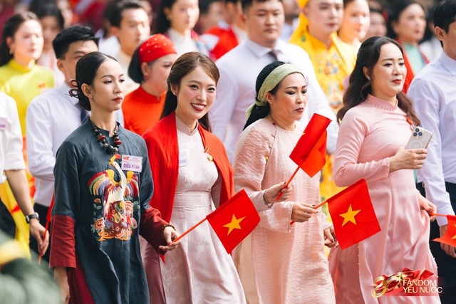Nam ca sĩ bất ngờ "biến mất" ngay trước giờ diễu hành Đại lễ 2/9, tất cả là do mỹ nhân này?- Ảnh 3.