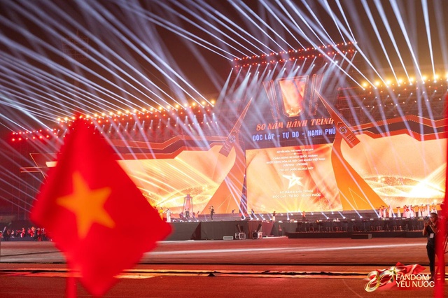 Nam ca sĩ hát mở màn cả 2 Concert Quốc Gia: “Ông hoàng nhạc đỏ” danh xứng với thực, từng nhận cát-xê 40.000 đồng- Ảnh 1.