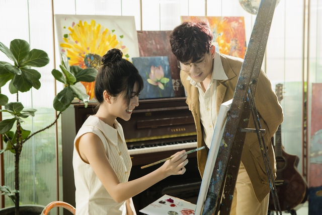 Nam ca sĩ Vpop giàu tới mức tiền đổ ào xuống chân, tung MV mới khiến thanh xuân bao thế hệ như ùa về- Ảnh 2.