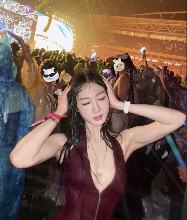 Thoát vibe "nàng thơ", Mina Young lên đồ "đốt mắt" fan, khoe visual đỉnh cao- Ảnh 10.