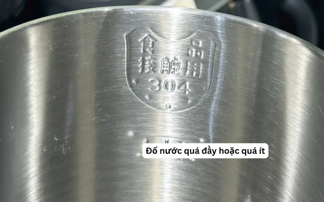 Hết cứu nổi 5 lỗi tày trời khi dùng ấm nước siêu tốc: Tuổi thọ tụt dốc, còn dễ sinh bệnh- Ảnh 1.