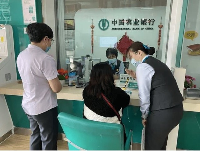 20 năm đóng bảo hiểm nhân thọ, đến ngày tất toán người mẹ chết lặng: "Chị chưa từng mua bảo hiểm bao giờ"- Ảnh 1. 20 năm đóng bảo hiểm nhân thọ, đến ngày tất toán người mẹ chết lặng: "Chị chưa từng mua bảo hiểm bao giờ"- Ảnh 1.