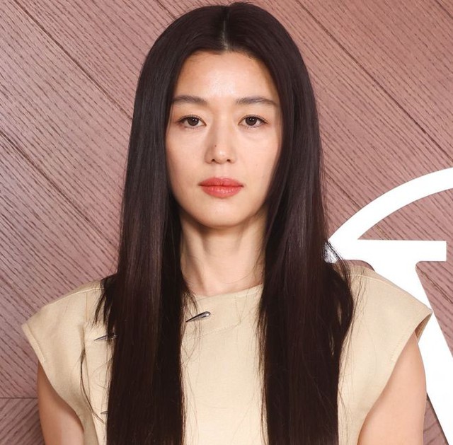 "Mợ chảnh" Jeon Ji Hyun đang giẫm lên chính vết xe đổ của Jang Na Ra 16 năm về trước- Ảnh 1. "Mợ chảnh" Jeon Ji Hyun đang giẫm lên chính vết xe đổ của Jang Na Ra 16 năm về trước- Ảnh 1.