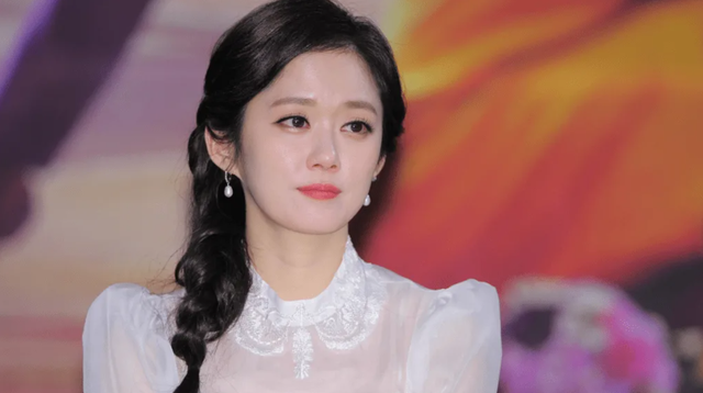 "Mợ chảnh" Jeon Ji Hyun đang giẫm lên chính vết xe đổ của Jang Na Ra 16 năm về trước- Ảnh 7. "Mợ chảnh" Jeon Ji Hyun đang giẫm lên chính vết xe đổ của Jang Na Ra 16 năm về trước- Ảnh 7.