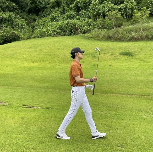 Đàn ông chơi golf, đàn ông chơi chứng- Ảnh 1.