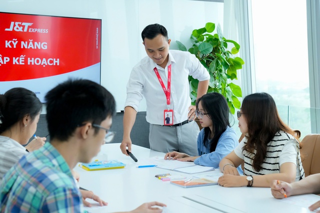 Giải mã cơn sốt tuyển dụng nhân sự trẻ tại các doanh nghiệp mang tên "Thực tập sinh"- Ảnh 2. Giải mã cơn sốt tuyển dụng nhân sự trẻ tại các doanh nghiệp mang tên "Thực tập sinh"- Ảnh 2.