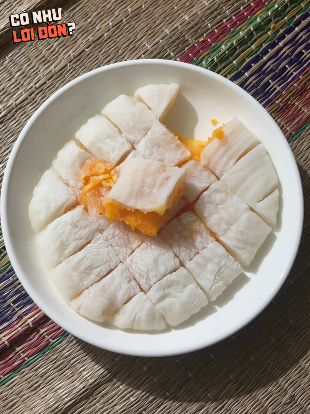 Review bánh dẻo trứng muối "thị phi": Quá buồn vì vị ngọt lấn át tất cả, bánh đến tay cũng chả còn nguyên- Ảnh 7.