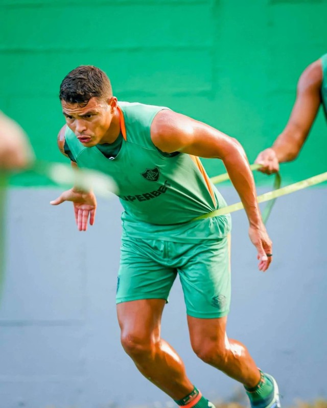 Top 3 cầu thủ ngoài 40 body vẫn săn chắc, phong độ khiến đàn em “xanh mặt”: Ronaldo, Thiago Silva và "chiến binh tí hon"- Ảnh 2.