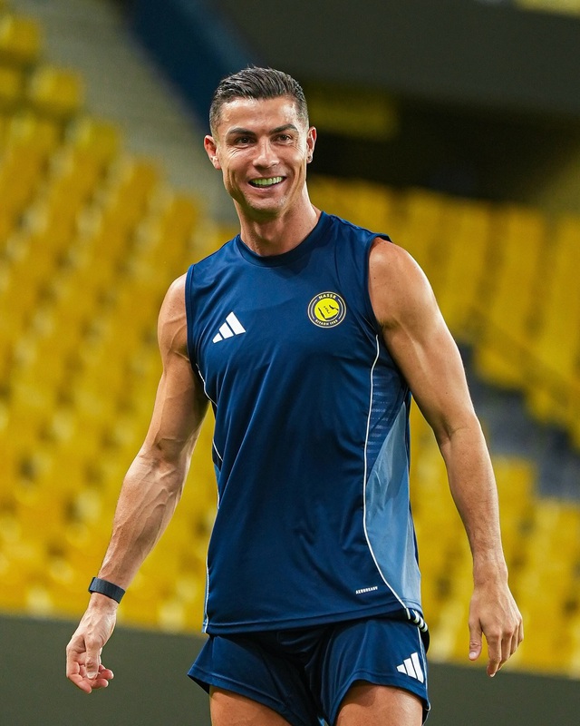Top 3 cầu thủ ngoài 40 body vẫn săn chắc, phong độ khiến đàn em “xanh mặt”: Ronaldo, Thiago Silva và "chiến binh tí hon"- Ảnh 1.
