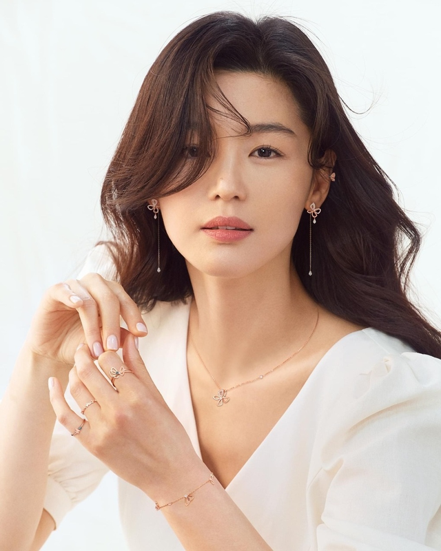 Khó cứu Jeon Ji Hyun: Mất trắng 854 tỷ sau 1 đêm, bị công ty quản lý "mang con bỏ chợ"- Ảnh 1.