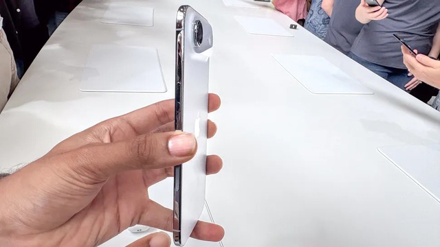 "Mổ bụng" iPhone Air: Mẫu iPhone mỏng nhất của Apple, dễ sửa chữa nhưng giá "chát" - Ảnh 2.