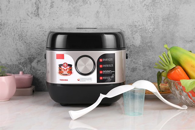 So sánh 3 mẫu nồi cơm điện đáng mua nhất 2025: Toshiba, Cuckoo, Sharp - Ai xứng đáng là "vua" trong bếp nhà bạn?- Ảnh 1.