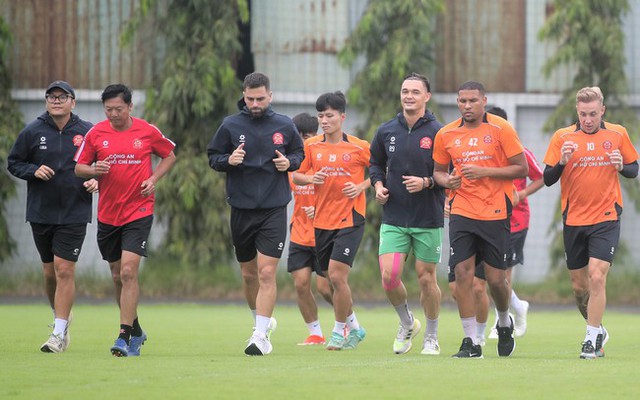 Sacombank đồng hành cùng CLB Bóng đá Công an TP.HCM Chinh Phục V-League 2025-2026- Ảnh 1.