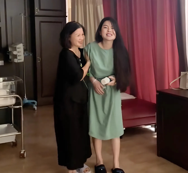 Mái tóc rũ rượi chấm đất của Chu Thanh Huyền kích hoạt những cái "mỏ hỗn"- Ảnh 3.