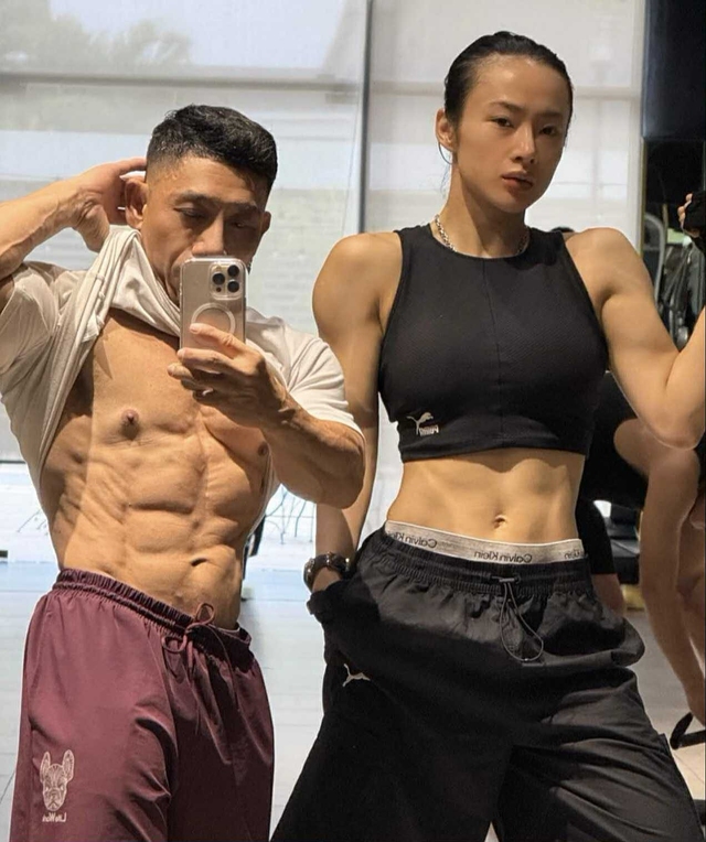 Phạm Văn Mách khoe "múi" cùng Angela Phương Trinh, U50 body 6 múi cực phẩm- Ảnh 1.