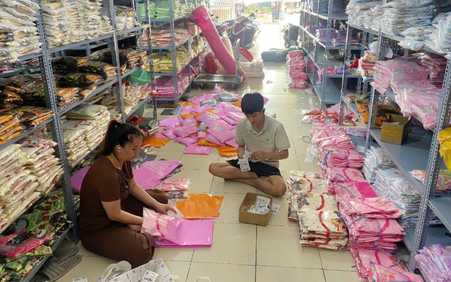 Hành trình khởi nghiệp trên thương mại điện tử của người mẹ hai con- Ảnh 1.