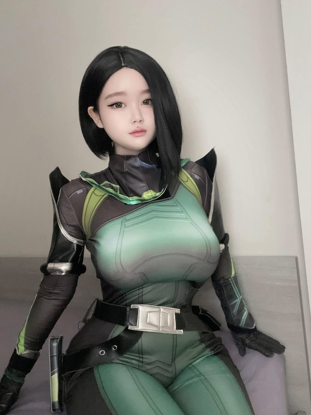 Sở hữu gương mặt ngây thơ, nữ coser gây choáng váng với những màn cosplay táo bạo- Ảnh 4.