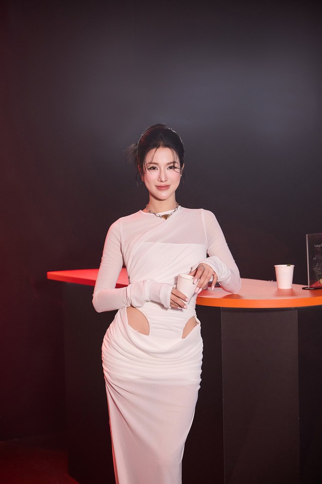Thêm 1 cặp chị - em Vbiz lệch 11 tuổi đang muốn "đòi danh phận"?- Ảnh 9.