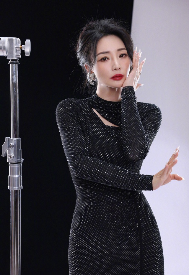 Mỹ nhân sở hữu body bốc lửa nhất showbiz nhưng không ai muốn cưới- Ảnh 1.