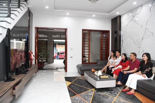 Bão số 10 Bualoi đổ bộ Nghệ An, nhà Quế Ngọc Hải bay luôn giếng trời, nước tuôn như suối, mất ngủ cả đêm- Ảnh 2.