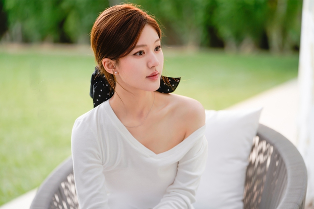 Diễn kém và thiếu khí chất minh tinh, Triệu Lệ Dĩnh lép vế trước “bản sao”- Ảnh 2.