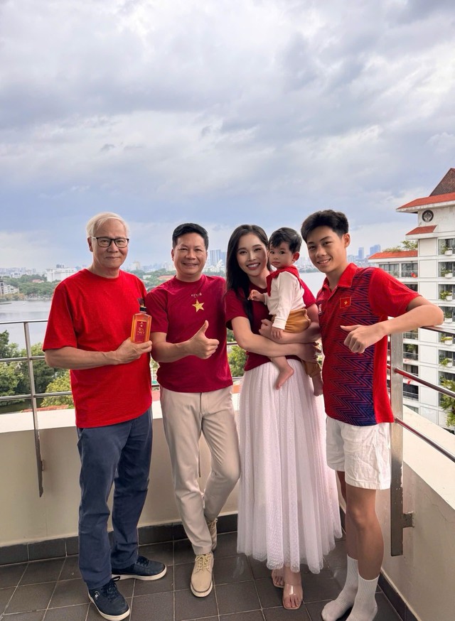 Chân dung đại thiếu gia 14 tuổi nhà Phó chủ tịch Cen Group: "Tránh đường cho trai đẹp đi qua..."- Ảnh 4.