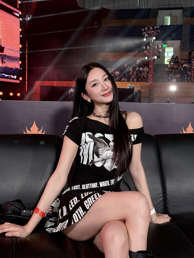 Mina Young diện đồ thiết kế trễ nải, chính chủ tự tin nhưng người xem lo lắng- Ảnh 4.