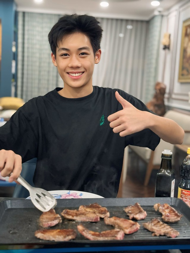Chân dung đại thiếu gia 14 tuổi nhà Phó chủ tịch Cen Group: "Tránh đường cho trai đẹp đi qua..."- Ảnh 2.