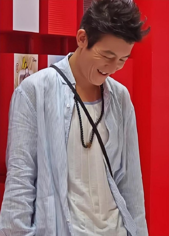 Bad boy từng gây chao đảo màn ảnh giờ kém sắc đến mức khó nhận ra- Ảnh 1.