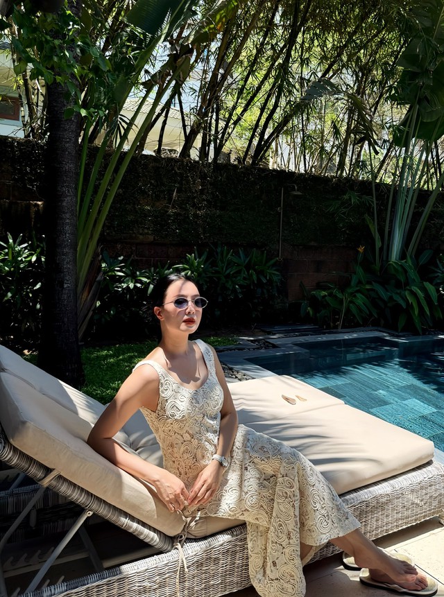 Hồng Diễm được khen không ngớt về nhan sắc tuổi 42, phong cách thời trang cực trẻ trung và thanh lịch- Ảnh 13.