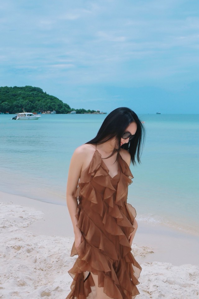 Hồng Diễm được khen không ngớt về nhan sắc tuổi 42, phong cách thời trang cực trẻ trung và thanh lịch- Ảnh 11.
