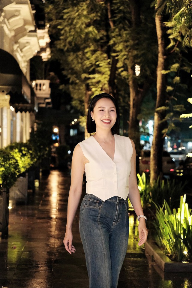 Hồng Diễm được khen không ngớt về nhan sắc tuổi 42, phong cách thời trang cực trẻ trung và thanh lịch- Ảnh 8.