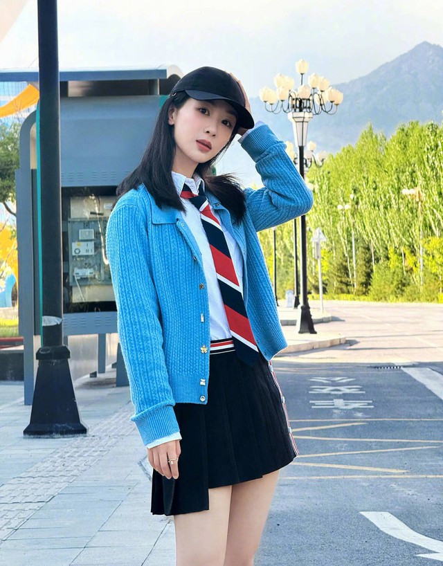 Dương Tử lên đồ với áo len xanh lam: Phong thủy gọi tên 3 con giáp mặc vào sẽ “vượng khí ngút trời”- Ảnh 1.