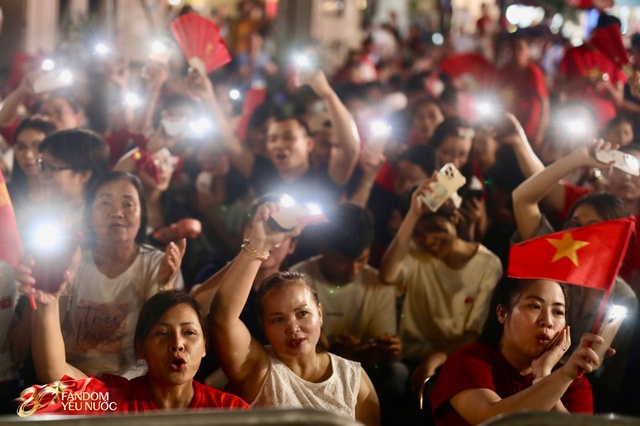 0 cát-xê, 0 mic, 0 nhạc - dân quân hát ca tự tổ chức concert quốc gia trên mọi nẻo đường- Ảnh 12.
