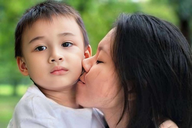 Tại sao bác sĩ thường nuôi con kiểu thoải mái, còn giáo viên lại nghiêm khắc?- Ảnh 1.