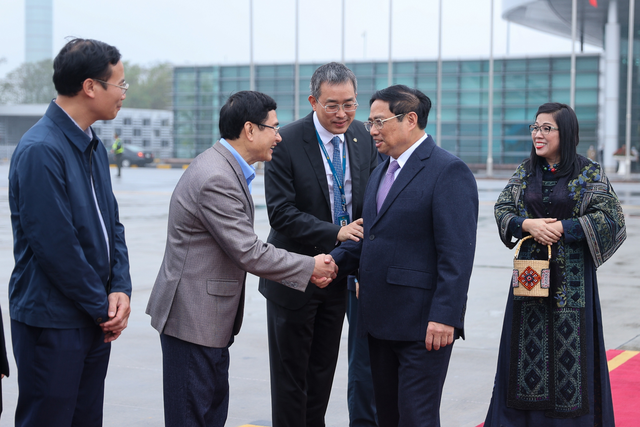 Cách chọn trang phục và túi xách tinh tế, "rất Việt Nam" của Phu nhân Thủ tướng Phạm Minh Chính- Ảnh 4. Cách chọn trang phục và túi xách tinh tế, "rất Việt Nam" của Phu nhân Thủ tướng Phạm Minh Chính- Ảnh 4.
