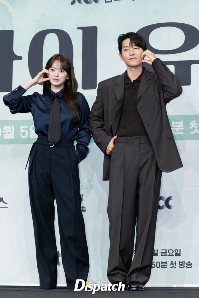 Song Joong Ki tái xuất gây ngỡ ngàng, làm "bố 2 con" mà vẫn trẻ cỡ này- Ảnh 7.