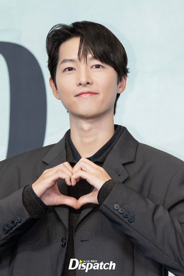 Song Joong Ki tái xuất gây ngỡ ngàng, làm "bố 2 con" mà vẫn trẻ cỡ này- Ảnh 4.