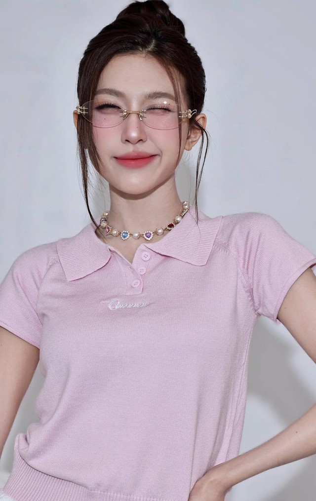 Biểu cảm gượng gạo của dàn sao khi nghe album đầu tay của Em Xinh giỏi Văn, 1 người còn “nhăn cả mặt”?- Ảnh 4.