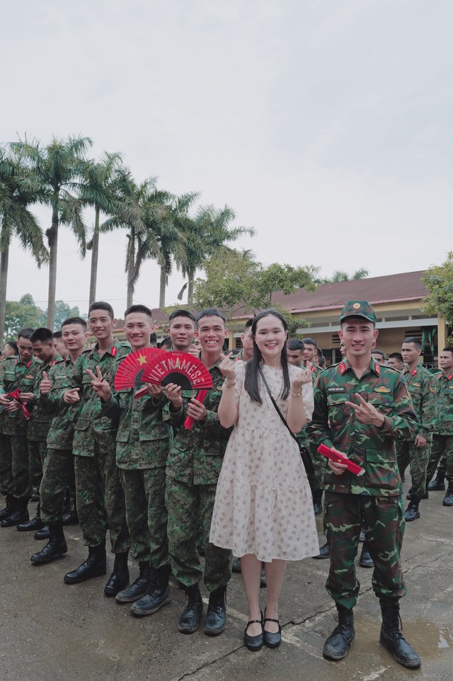 Quỳnh Anh - vợ Duy Mạnh phản pháo khi netizen nhắc nên học cách phối đồ- Ảnh 1.